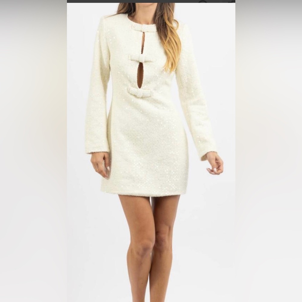 Elegant Cream Bow-Detail Dress